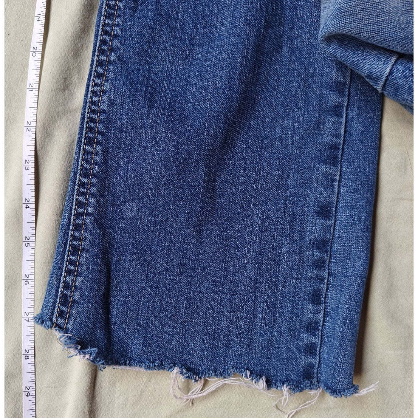 Levi’s 542 Bootcut Jeans Size 10 Medium Wash Raw Hem Stretch Denim