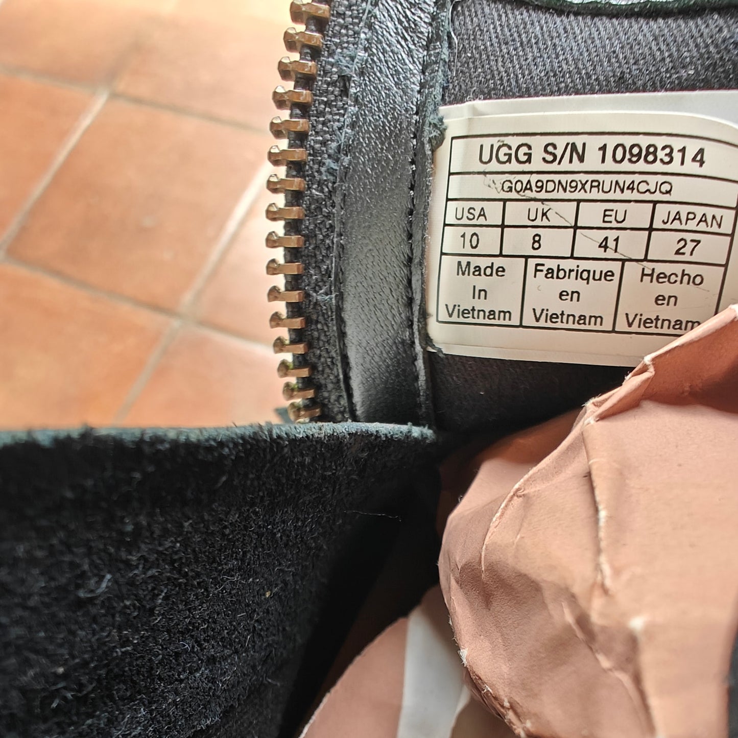 UGG Men’s Black Leather Ankle Boots Sz 10 Zip Buckle Chelsea Style