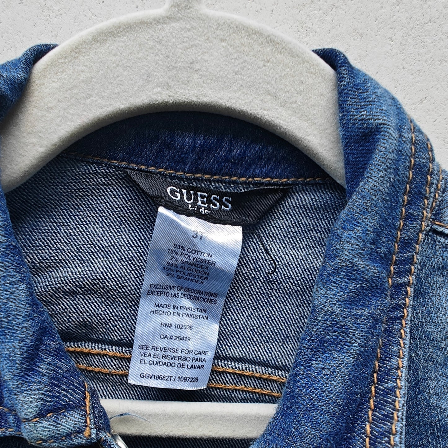 GUESS Girls 3T Cropped Denim Jacket Raw Hem Logo Patch Stretch Jean Buttons Blue