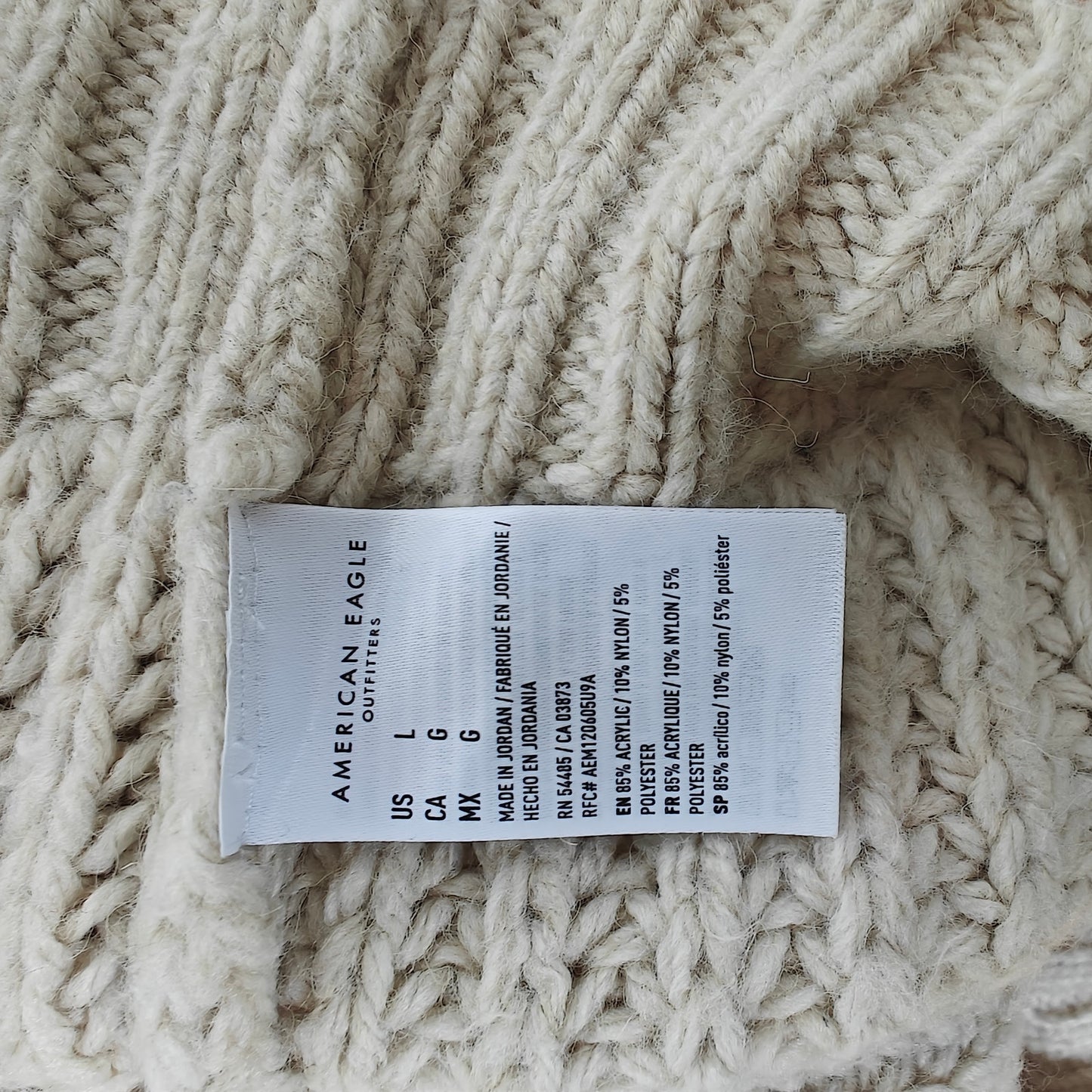 American Eagle chunky V-neck cable knit sweater cream women’s L