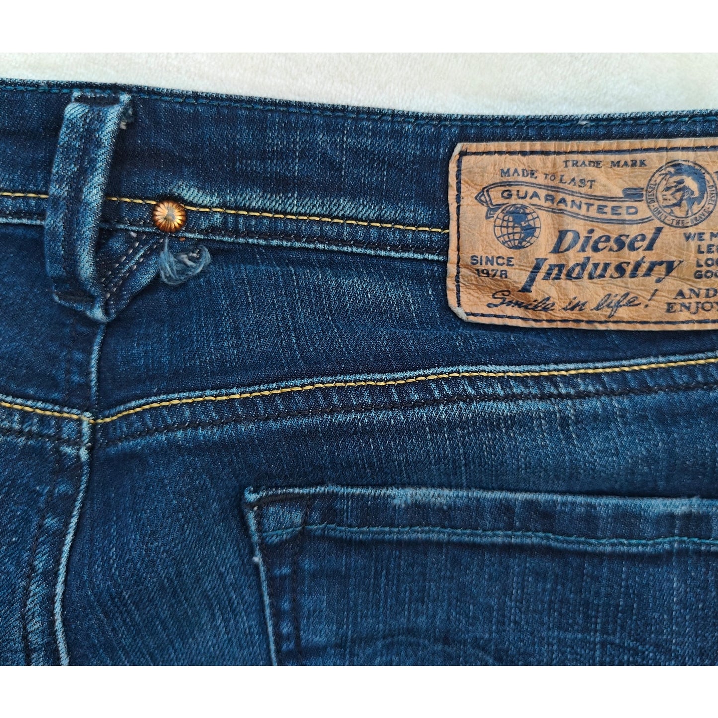 Diesel Larkee W31 Straight Leg Jeans Dark Wash Stretch Button Fly