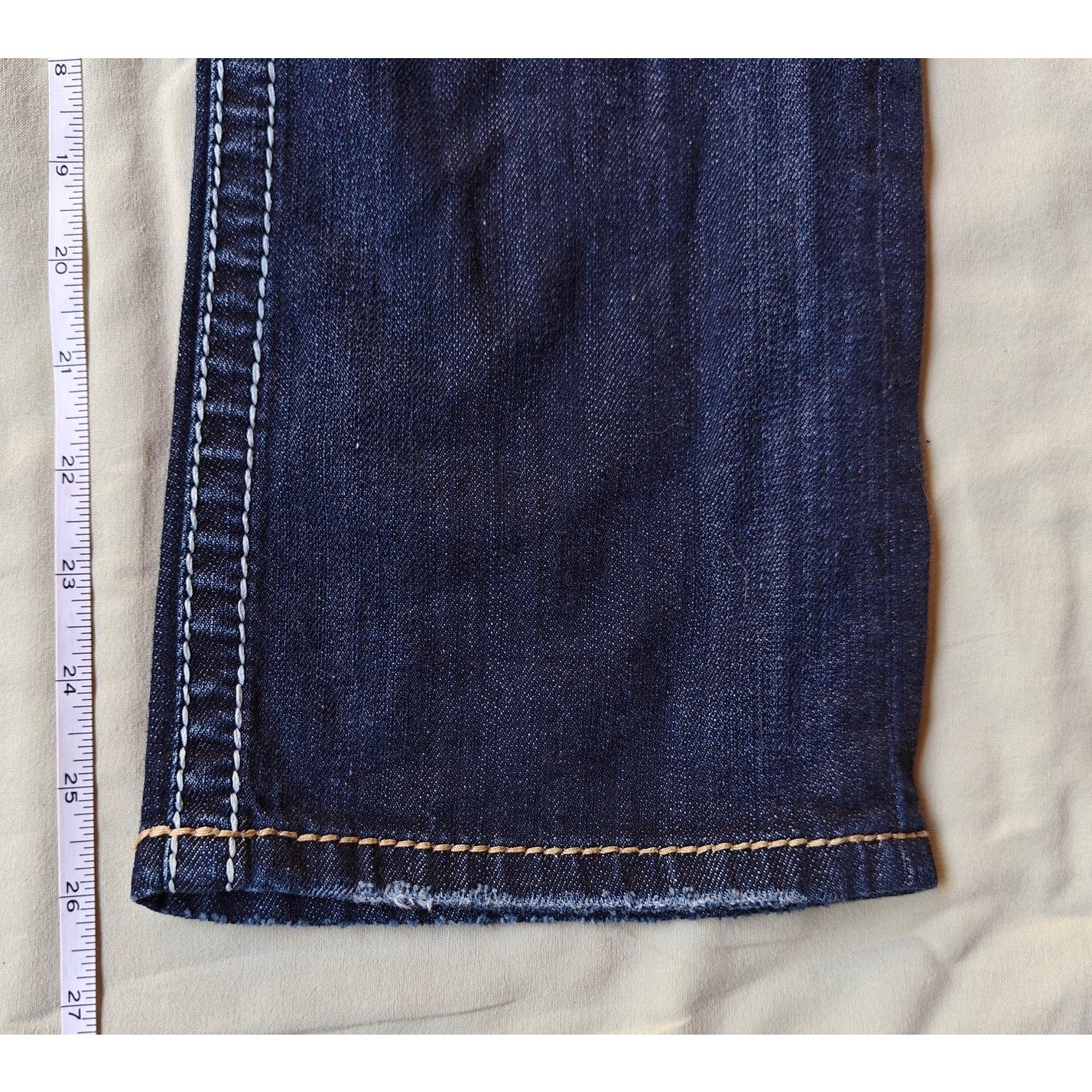 Silver Jeans Co. dark wash straight/bootcut Santorini Capri jeans