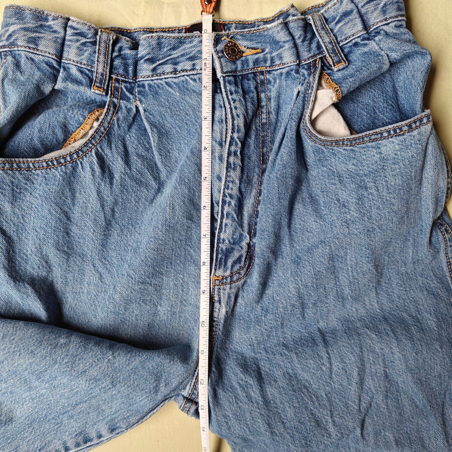 BDG High Rise Mom Jeans Blue Tapered Vintage 90s Style Size 28 Urban Outfitters