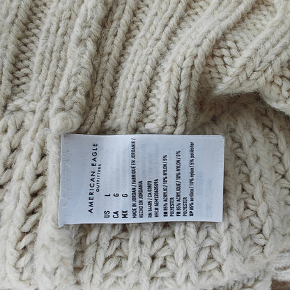 American Eagle chunky V-neck cable knit sweater cream women’s L