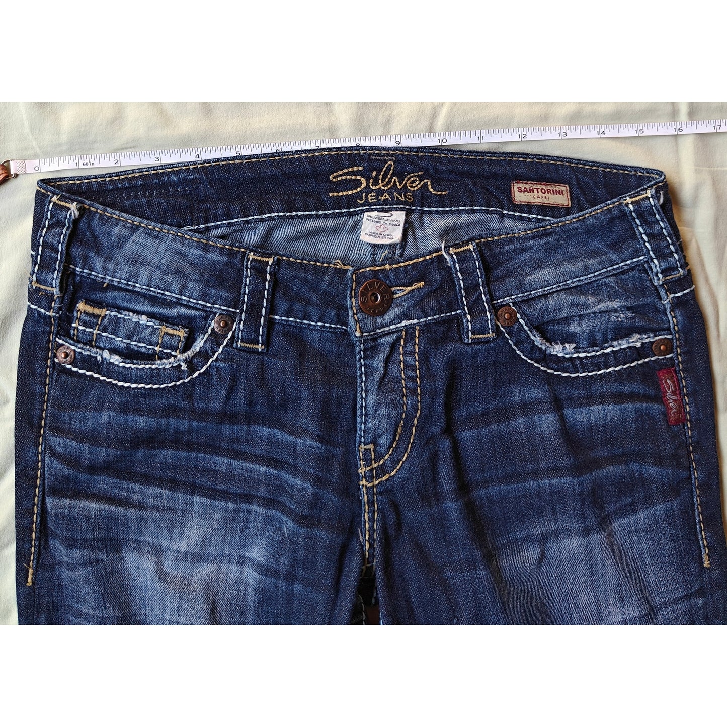 Silver Jeans Co. dark wash straight/bootcut Santorini Capri jeans