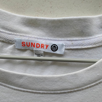 Sundry Star Appliqué Crewneck Sweatshirt – White, Made in USA, Relaxed/Cropped Fit