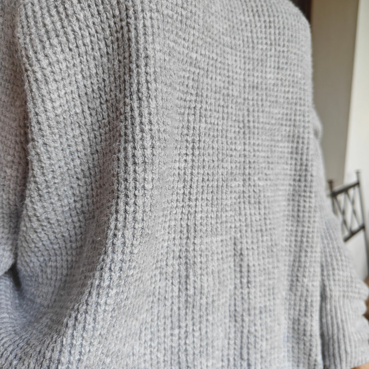 GAP Gray Waffle-Knit Crewneck Sweater Women’s L, Cotton-Blend Cozy