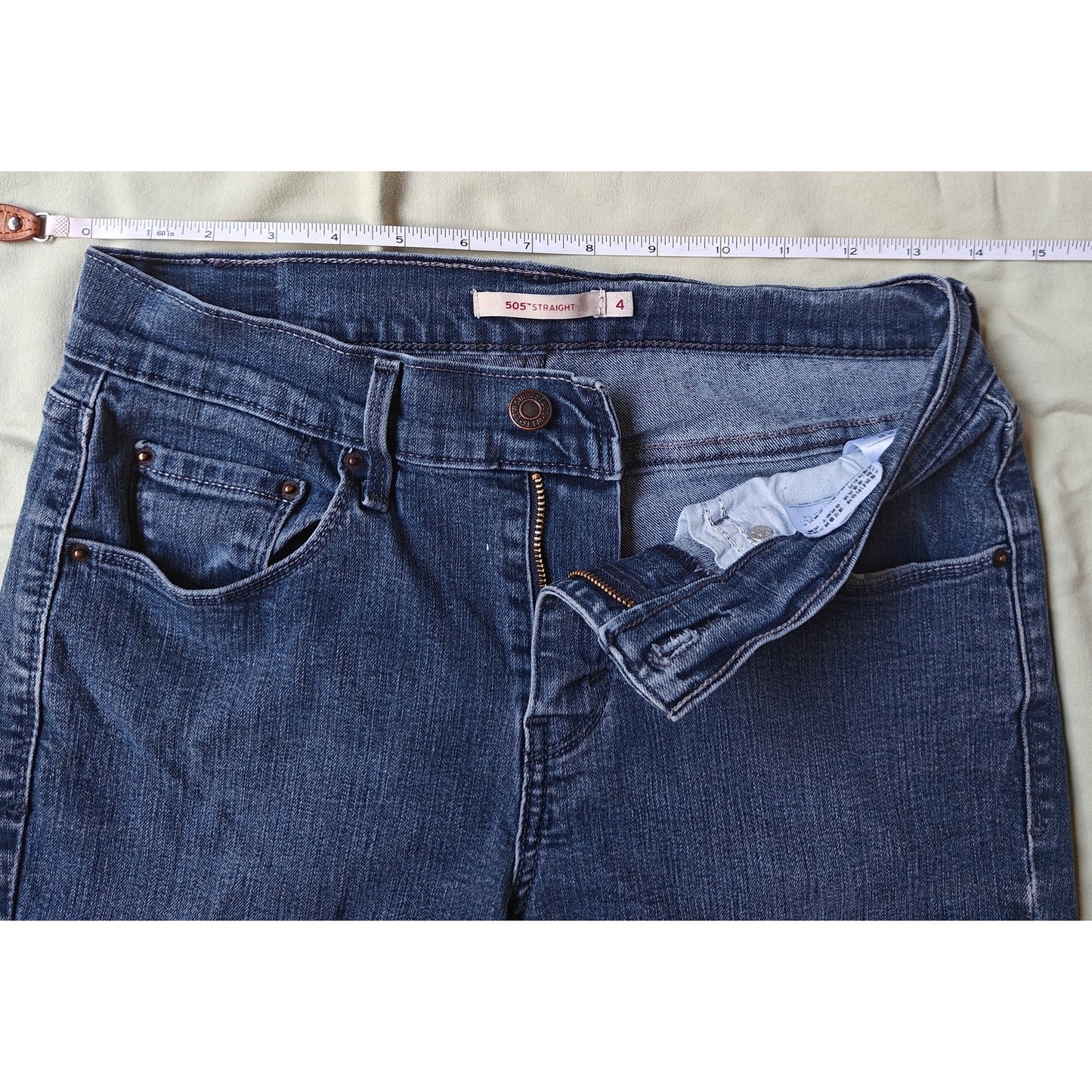 Levi's 505 Straight Leg Jeans Blue Denim Classic Fit Zip Fly 5-Pocket Size 4