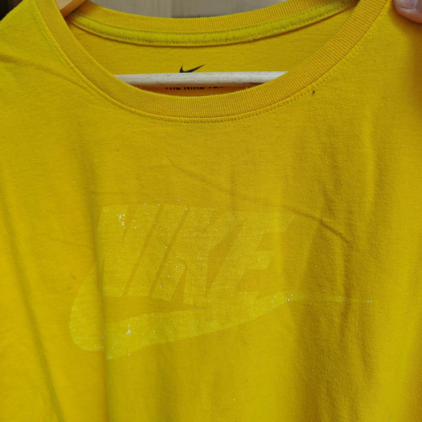 Nike Yellow Long Sleeve T-Shirt Mens Large Faded Logo Minimalist Streetwear