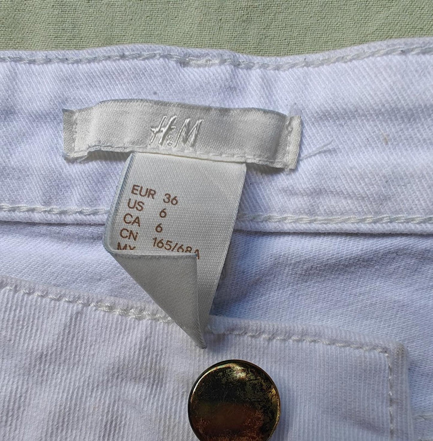 H&M White Denim High Rise Cuffed Shorts Women’s Summer Casual Jean Shorts