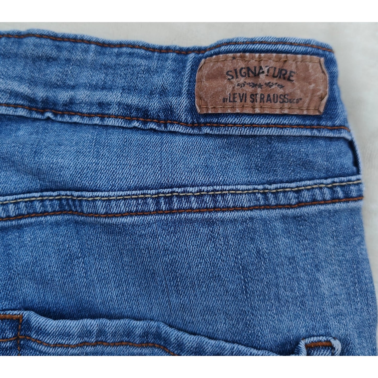 Signature by Levi Strauss High Rise Slim Crop Jeans 8 / W29 Medium Wash